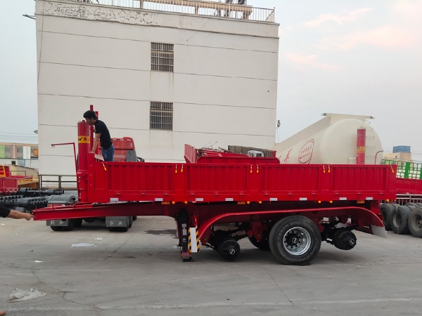 箱中箱后翻自卸車(chē)