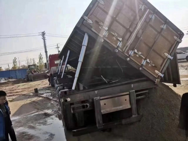 骨架式側翻半掛車