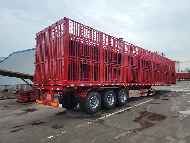 畜牧運(yùn)輸半掛車(chē)