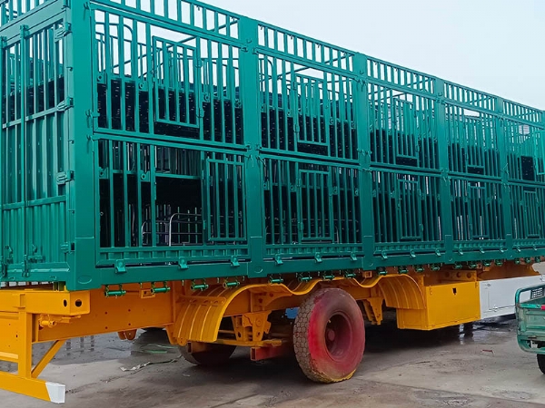 畜牧運輸半掛車