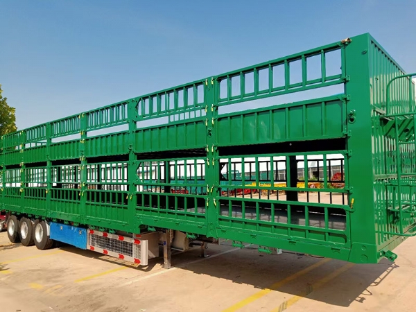 畜牧運輸半掛車