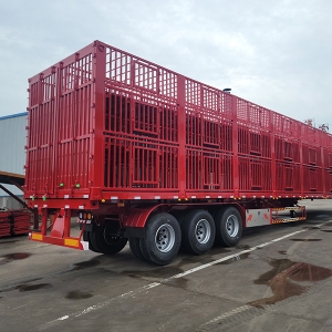 畜牧運(yùn)輸半掛車(chē)